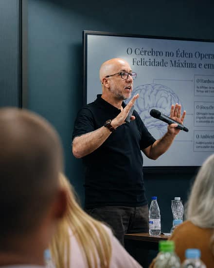 Pastor Carlo Ribas dando aula